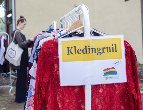 Kle­ding rui­len bij Abts­wou­de Bloeit